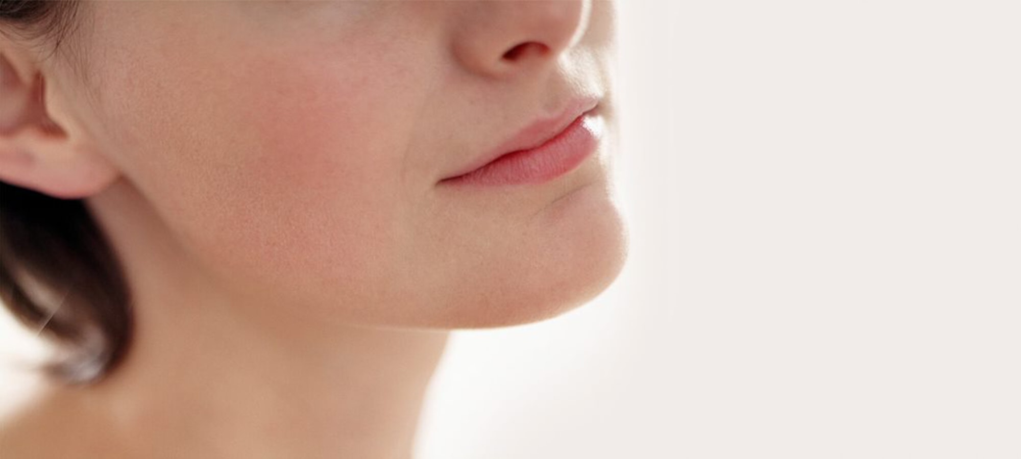 ดูแลผิวกลางคืนเพื่อลดเลือนริ้วรอยและดูอวบอิ่ม