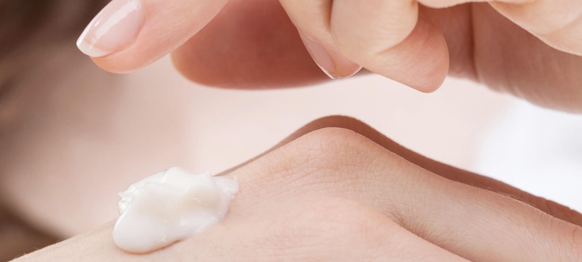 เหตุผลที่ควรทาครีมกันแดดเมื่ออยู่ในร่ม