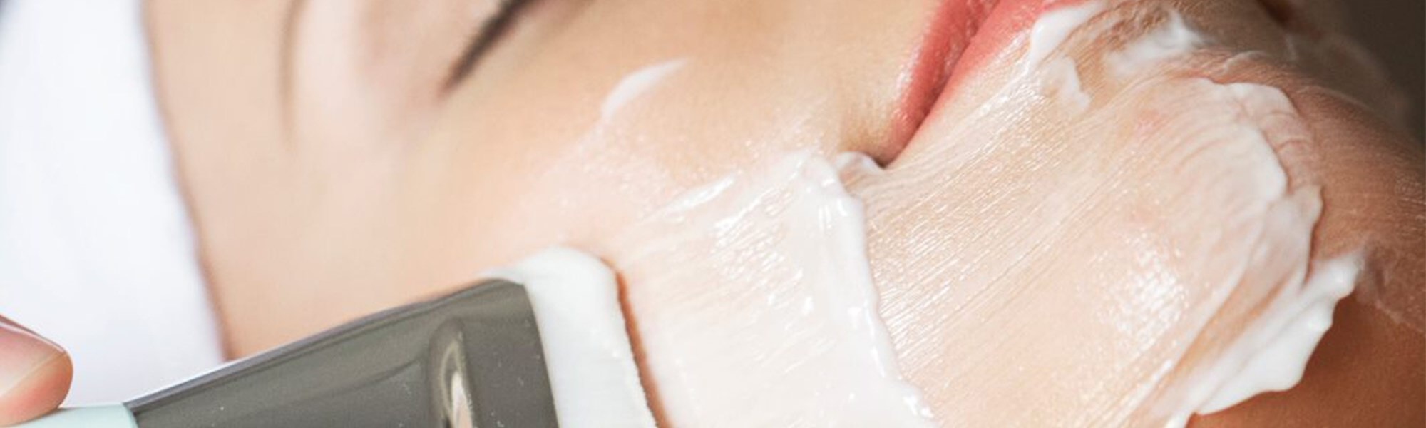 ชาร์จพลังคืนสู่ผิวด้วยไฮยาลูรอนให้อิ่มเด้ง เนียนใส ดูอ่อนเยาว์