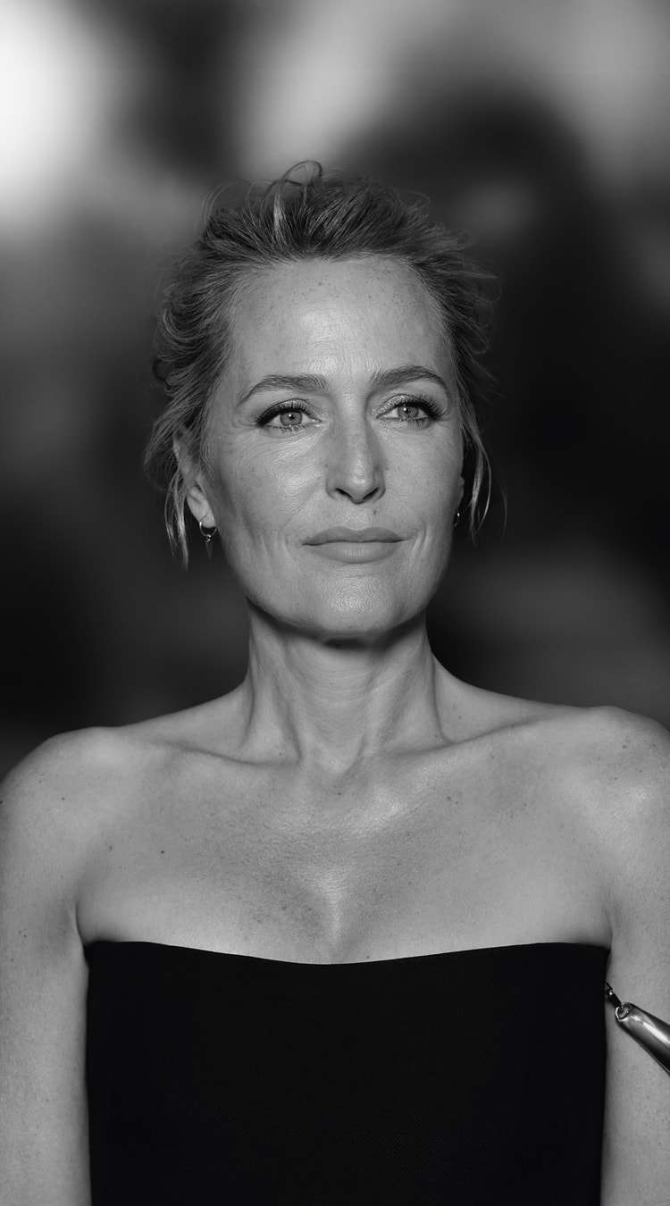 260422 Oap Cannes26 Lights Of Women Worth Awards Gillian Anderson Mobile Dmi Website